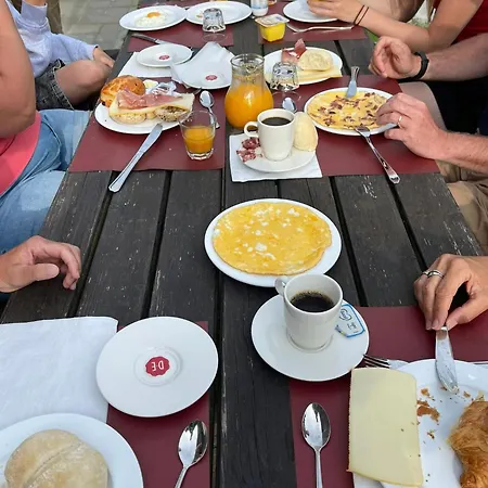 In Ferme De Leuze Nabij Durbuy, Eigen Laadpalen Bed & Breakfast