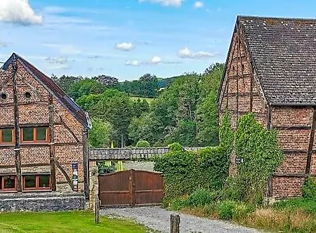 In Ferme De Leuze Nabij Durbuy, Eigen Laadpalen